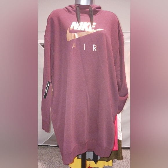 Dress - Picture 1 of 3